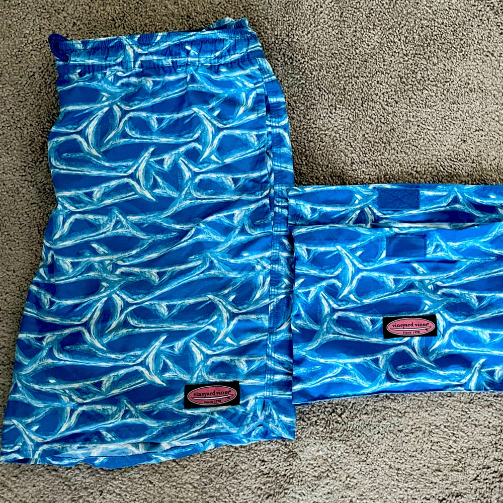 Mens Vineyard Vines lined swim trunks